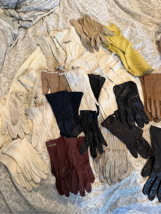 Antique Accessories - Lot of 17 Antique and vintage Leather long and short gloves